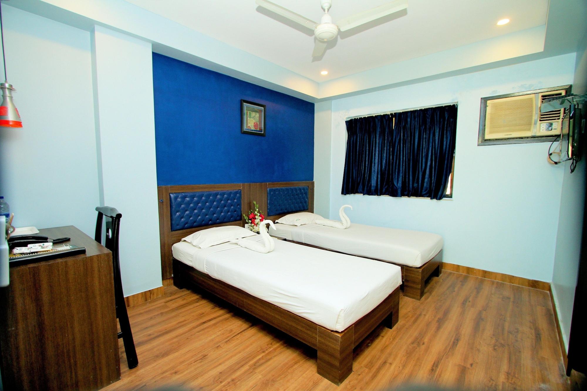 Hotel Crestwood Kolkata Exterior photo