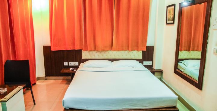 Hotel Crestwood Kolkata Exterior photo