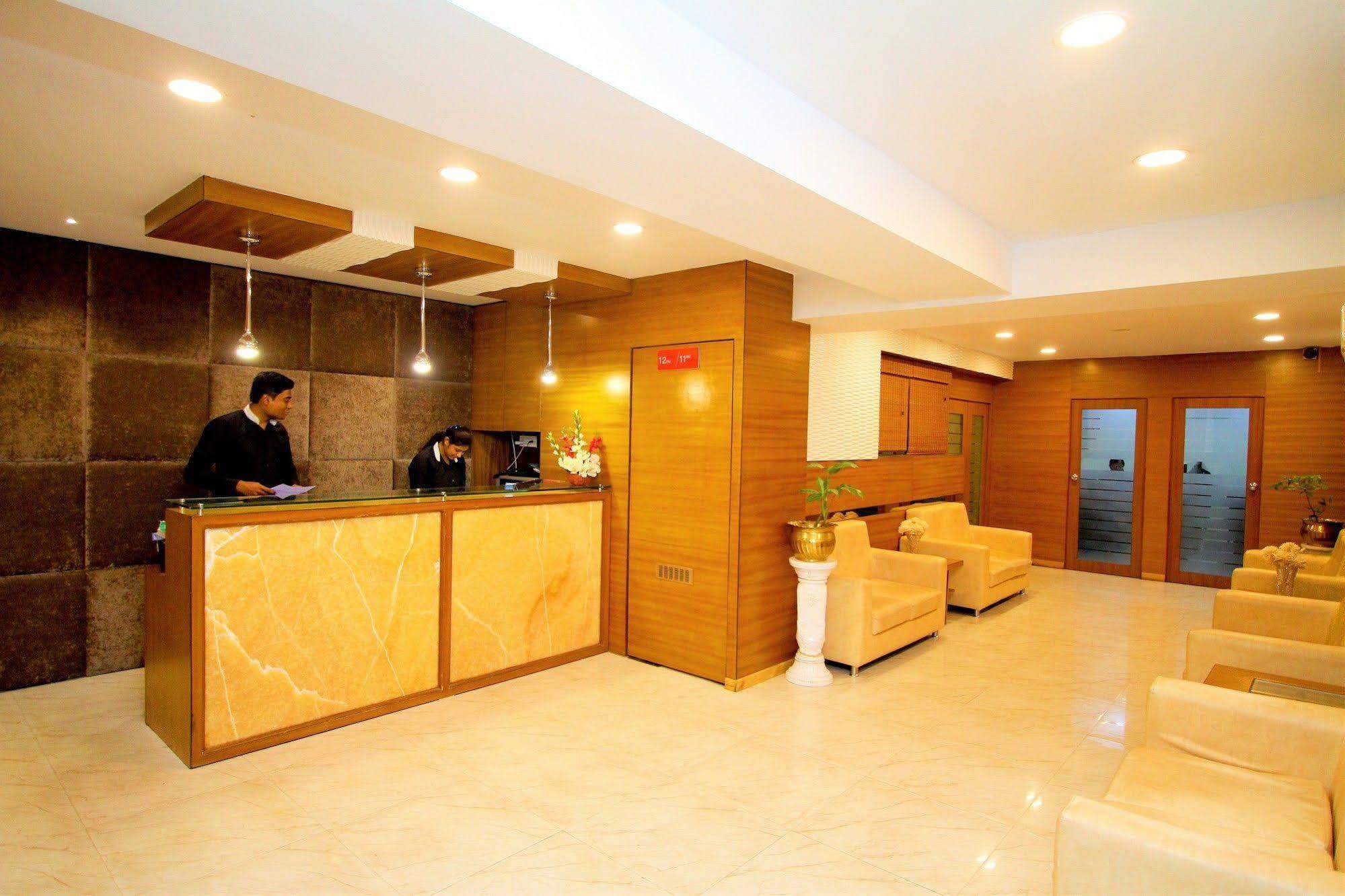 Hotel Crestwood Kolkata Exterior photo